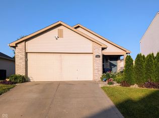 1823 Long Lake Dr, Greenwood, IN 46143