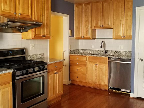 4th image of 2223 Westmoreland St