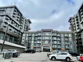 460 Dundas St E