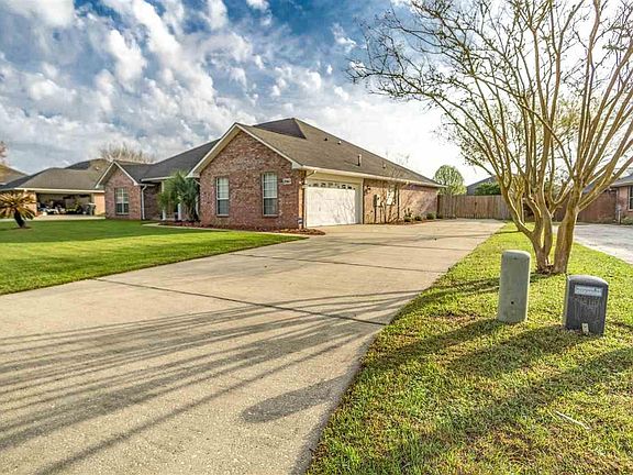 3rd image of 2060 Dovefield Dr
