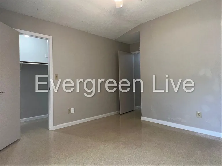 105 Celestin Ct — Photo 9