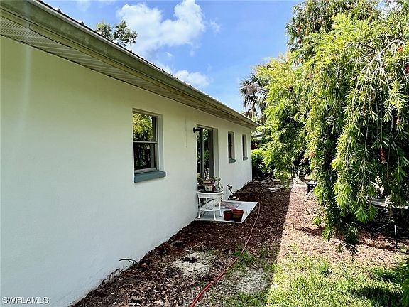 3rd image of 654 Camellia Dr