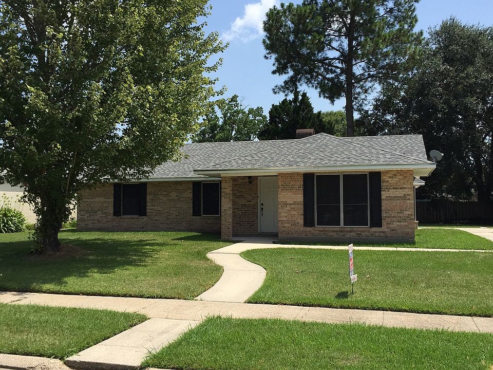 1st image of 212 Oakwood Dr