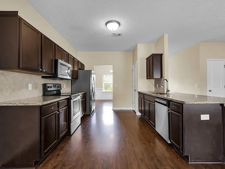 659 Red Oak Ln — Photo 12