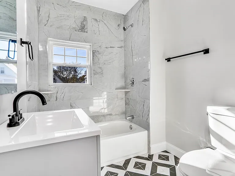 77 Maverick St #1 — Photo 2