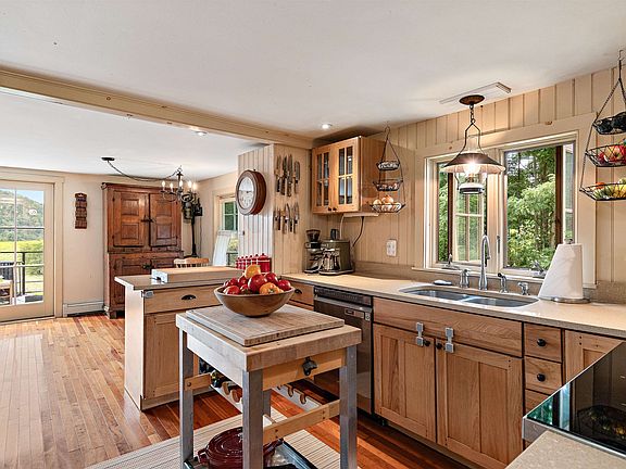 4th image of 1726 Monkton Road