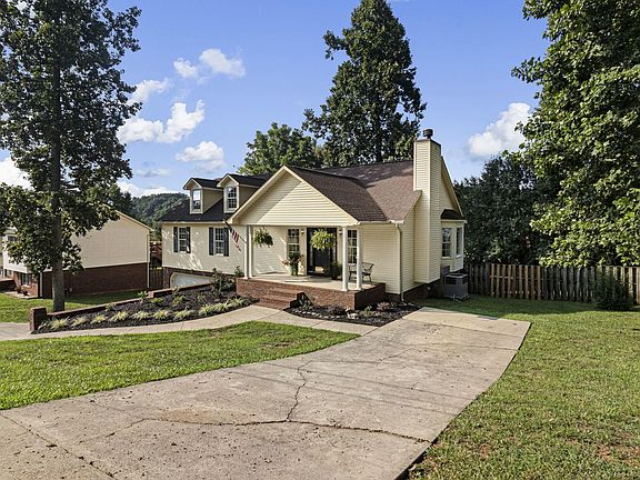 3rd image of 181 Ashley Dr