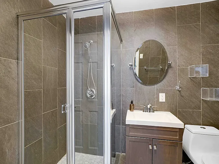534 E 14th St #12 — Photo 7