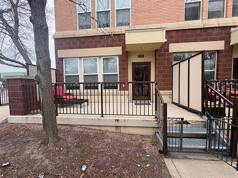 150 E Burnsville Pkwy — Photo 2