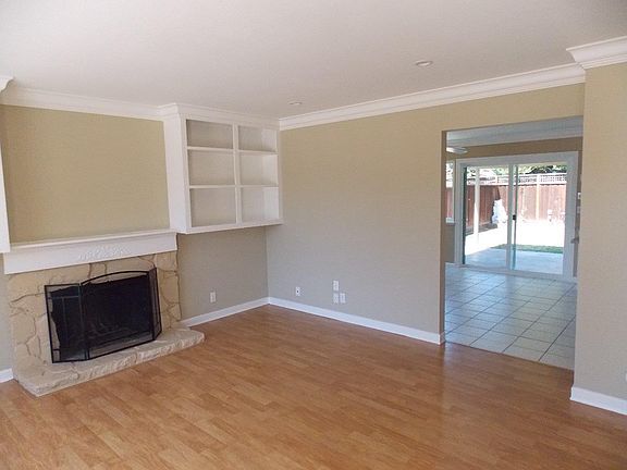 3rd image of 39 Chatham Ct