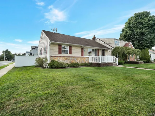 35 Myers Avenue, Hicksville, NY 11801