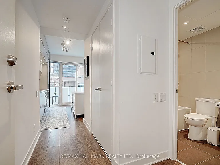 15 Grenville St #1406 — Photo 44