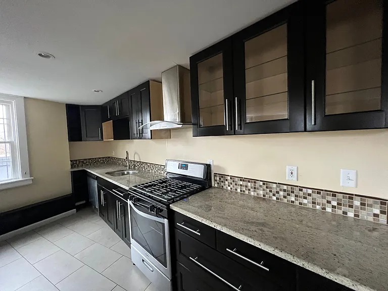 75 Whitney Ave #4 — Photo 1