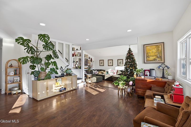 4th image of 173 Ward Avenue