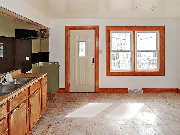 5th image of 1521 Grant St