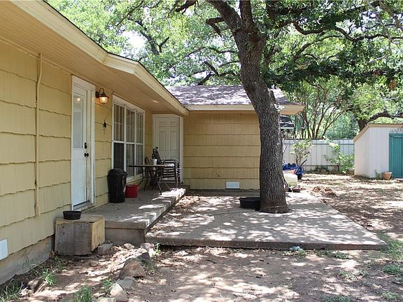 5th image of 807 NW 11th St