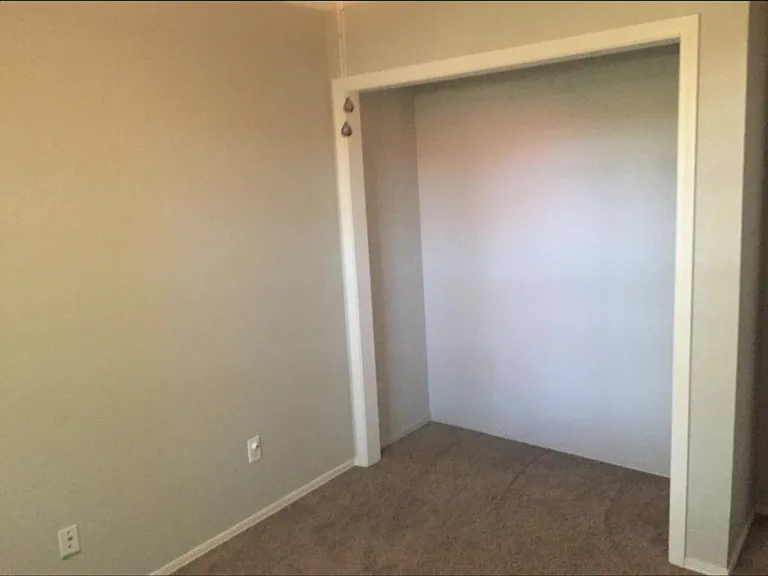 724 W Commercial St — Photo 5