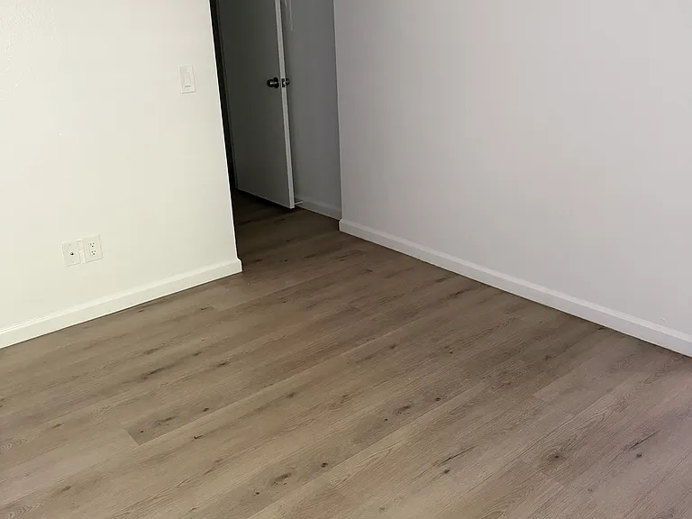 20208 Leadwell St #31 — Photo 11