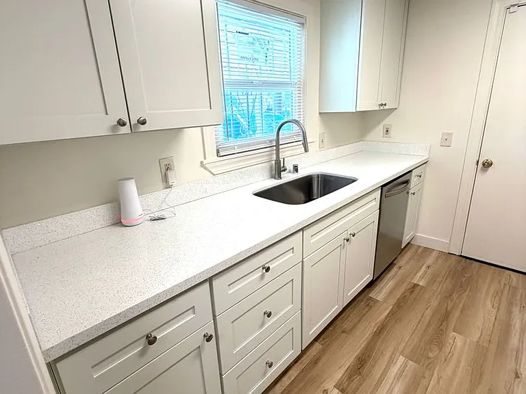 877 Eleanor Ave — Photo 2