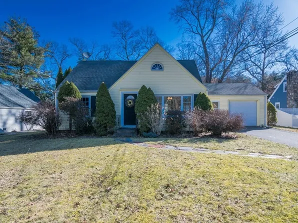 55 Glenoak Dr, Springfield, MA 01129