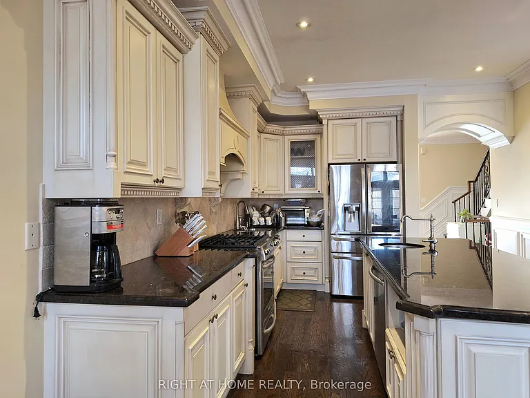 378 Douglas Ave — Photo 13