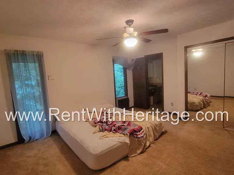1050 Flamingo Dr — Photo 32