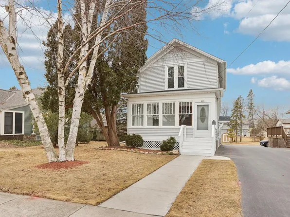 828 South Silver Lake STREET, Oconomowoc, WI 53066