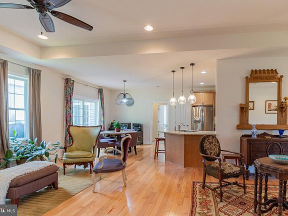3rd image of 117 Scarlet Oak Cir