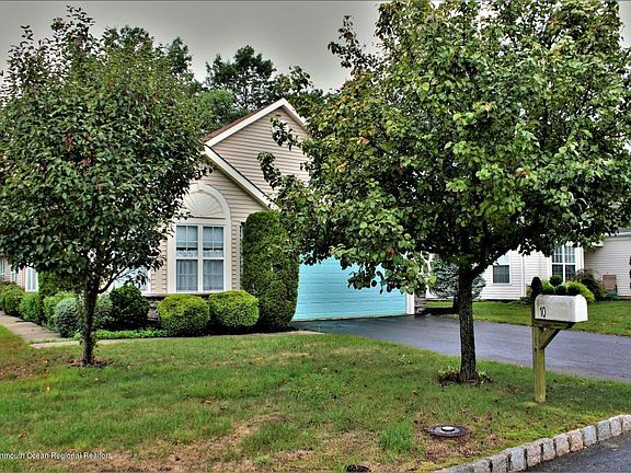 4th image of 10 Schoolhouse Ln
