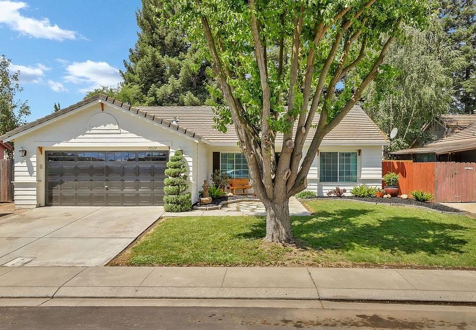 1st image of 7007 Royal Links Dr
