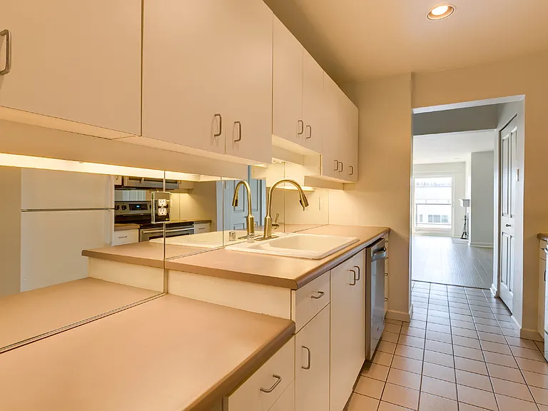 1504 Aurora Ave N #206 — Photo 9