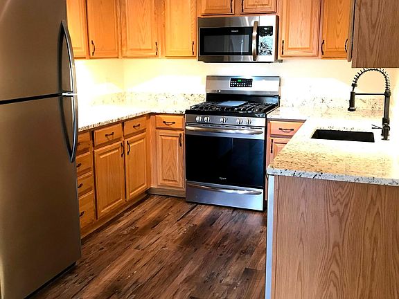 3rd image of 622 Fairview Blvd #1