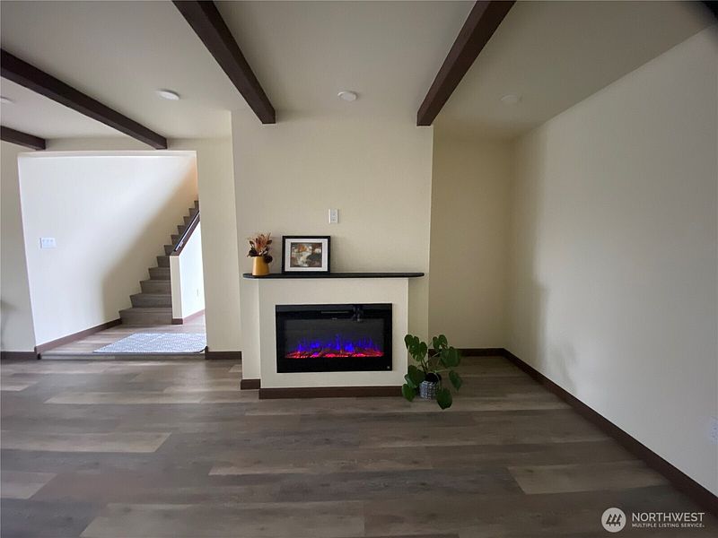 4th image of 313 Sand Dune Avenue NW
