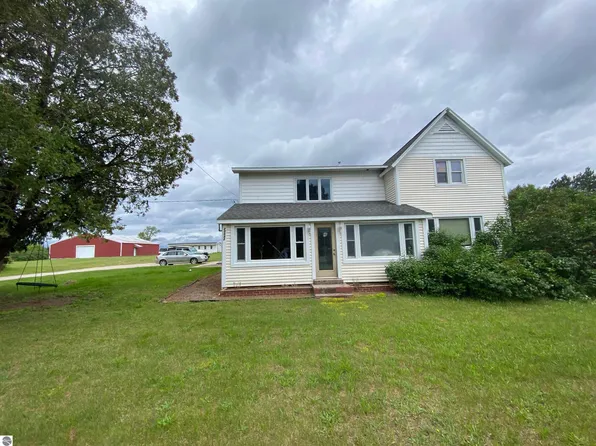 20682 Honor Hwy, Interlochen, MI 49643