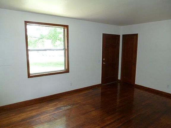 4th image of 67 Valeria St