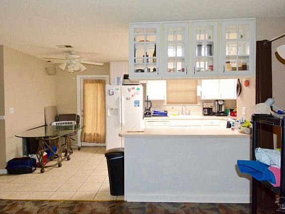 5th image of 811 Barksdale St