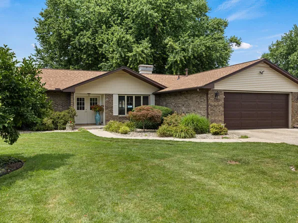 13 Golfview Dr, Savoy, IL 61874