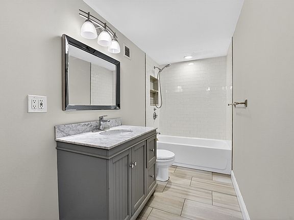 5th image of 185 Quincy Shore Dr #U44
