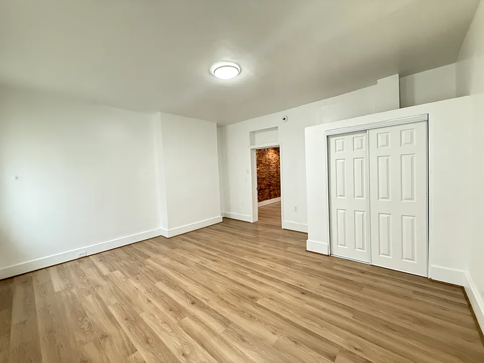 1814 Saint Paul St #4