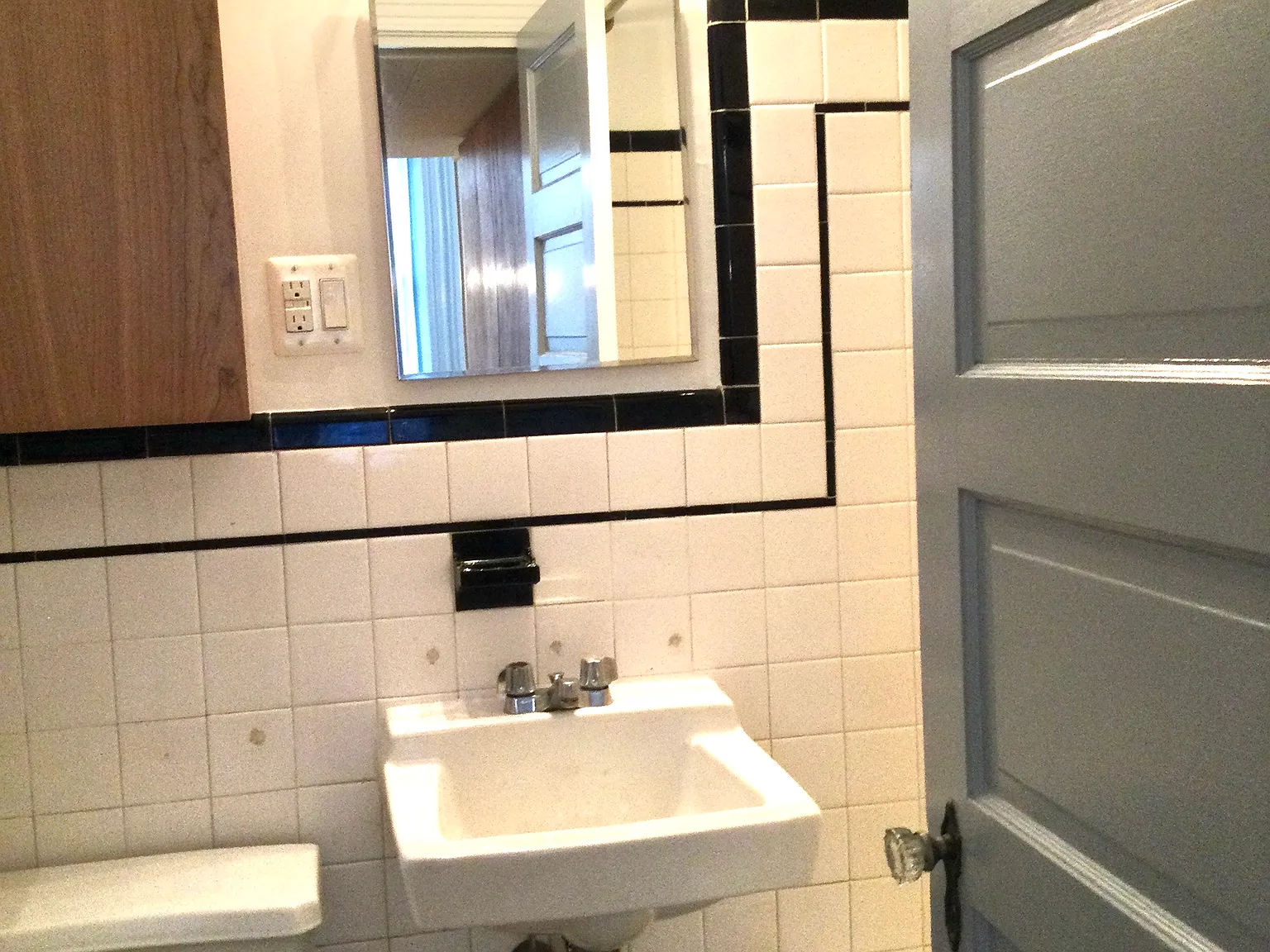 Studio, 300 sqft, $1,075 — Photo 3