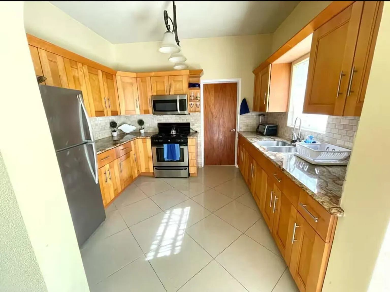 3 bed, $3,000 — Photo 4