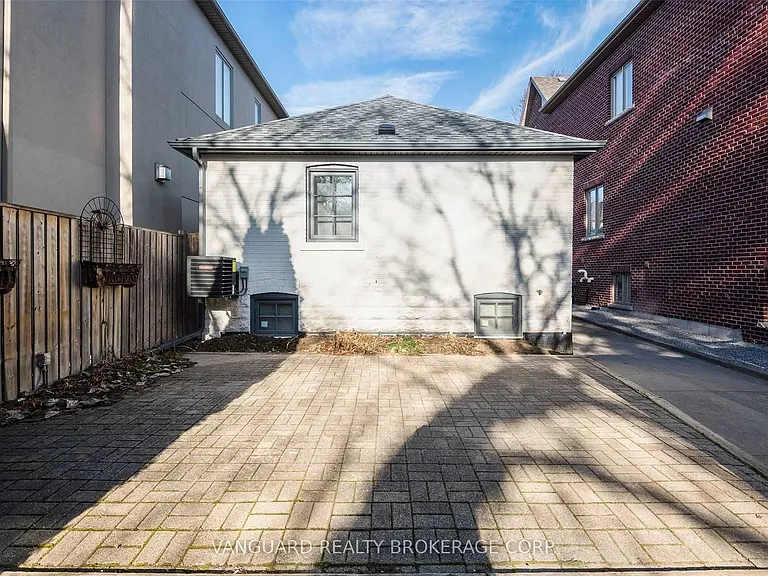 187 Brooke Ave #BASEMENT — Photo 10