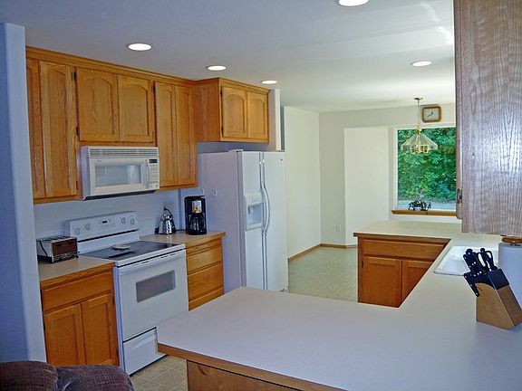 3rd image of 11905 46th Ave NE