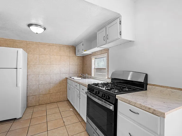 5411 4th St NW — Photo 9
