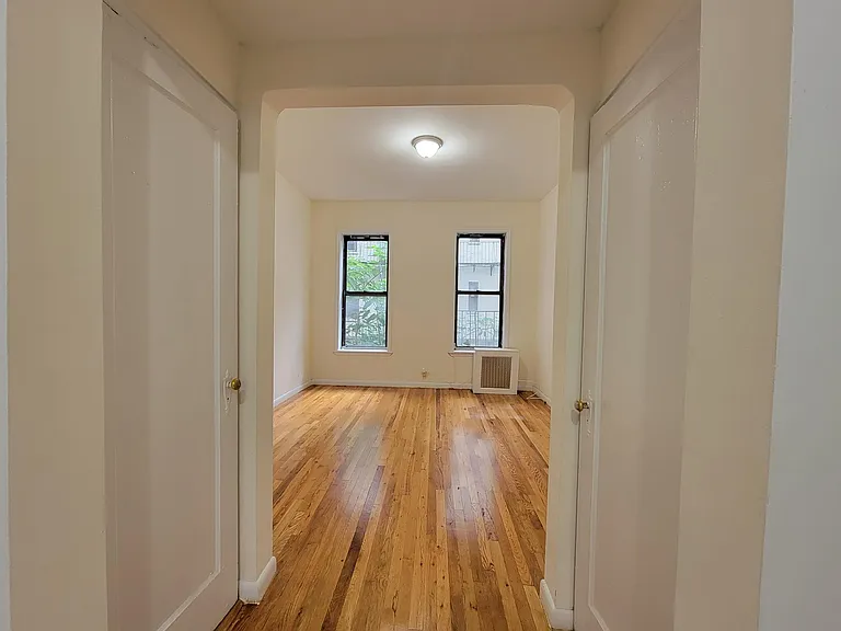 488 E 74th St #4Y — Photo 1