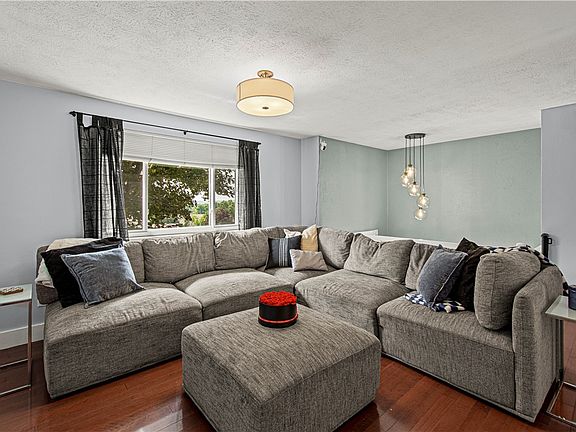 4th image of 2760 Ravenwood Dr