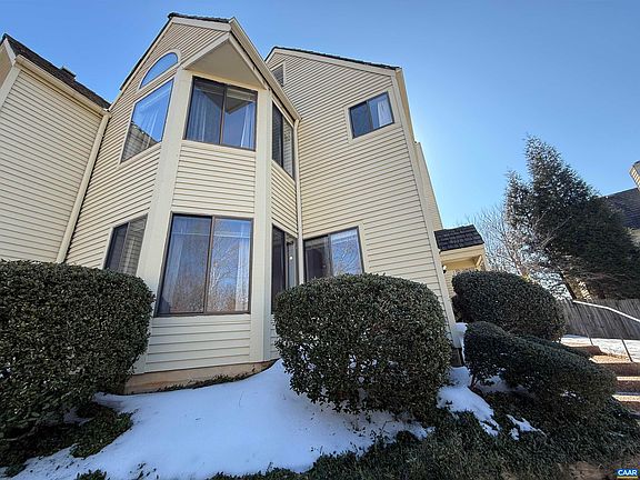 2nd image of 1241 Chatham Rdg