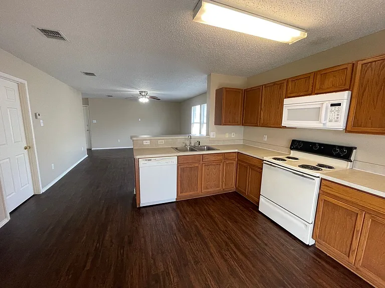 1123 Singletree Dr — Photo 5