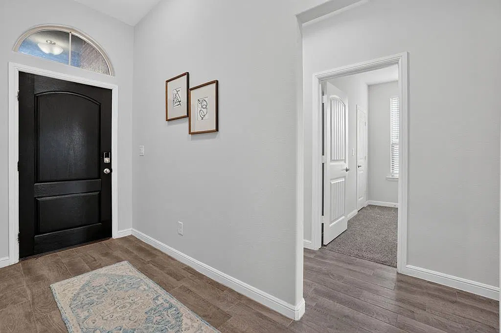 3 bed, 2.0 bath, 1800 sqft, $2,995 — Photo 4