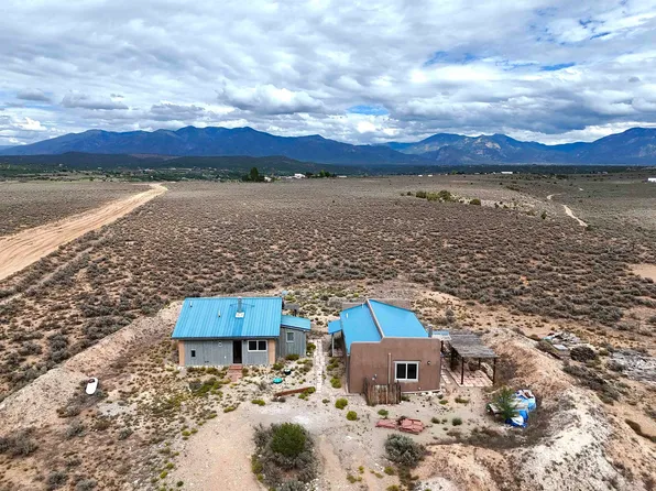 620 Tune Drive, Arroyo Hondo, NM 87513